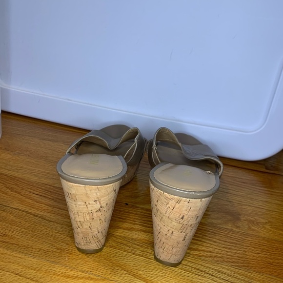 EUC Nine West Wedge Sandal - Picture 4 of 5